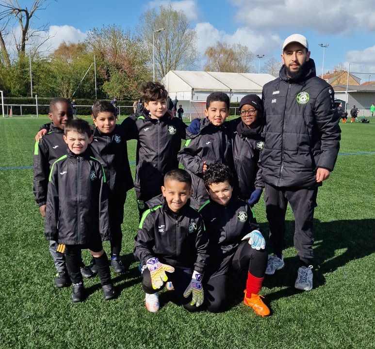 ⚽️ PLATEAU U8 À WAMBRECHIES : FIER DE NOS COULEURS ! 🟢⚫️