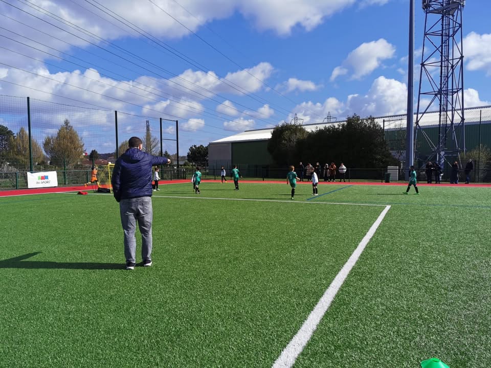 ⚽️ PLATEAU U9 : DIRECTION MOUVAUX ! 🟢⚫️